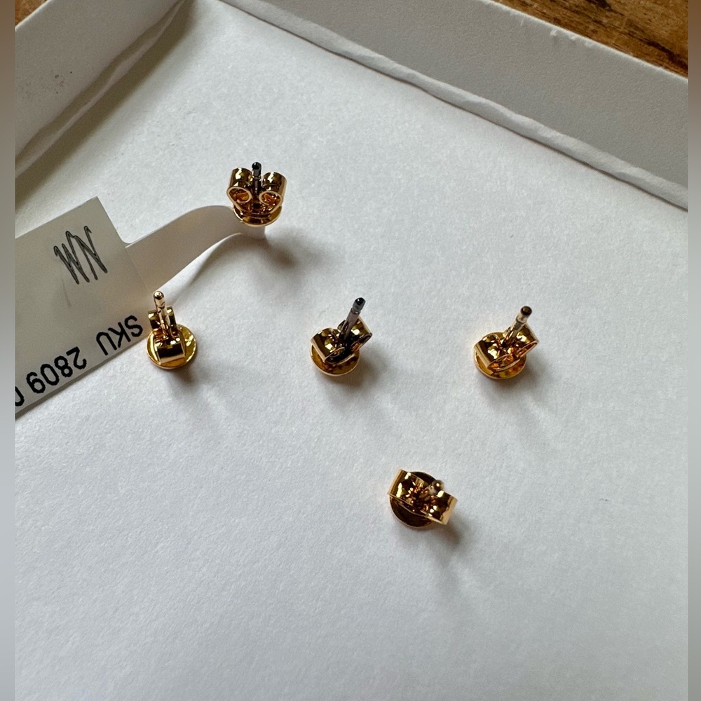Sydney Evans 14K Gold and Diamond Mismatching Stud Earrings Love Flower Daisy - Picture 7 of 8
